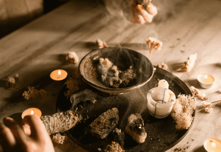 Ritual de limpieza energética con sahumerios